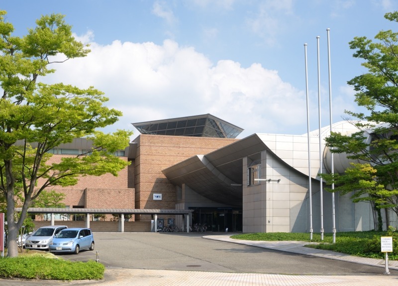 新潟県立近代美術館