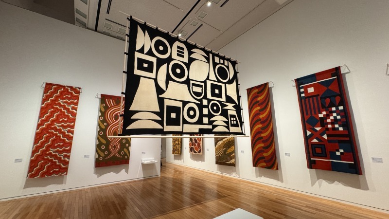 柚木沙弥郎 75年間の創作活動を紹介!【東京オペラシティアートギャラリー】