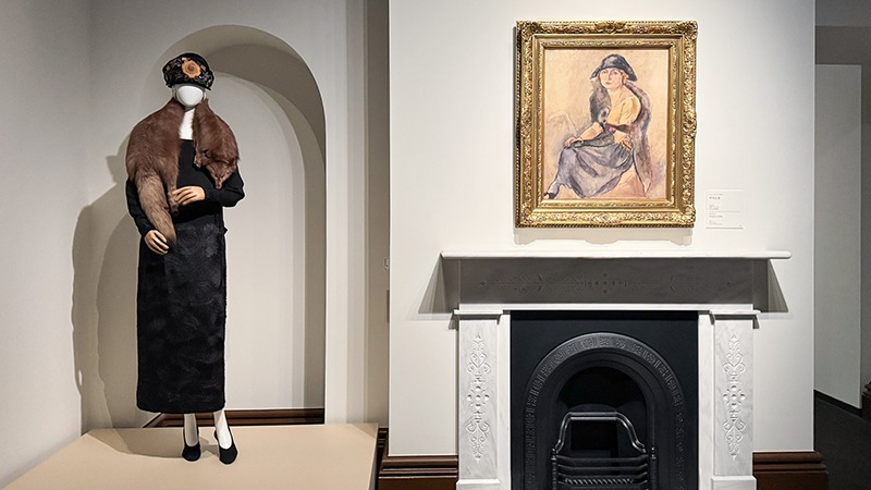 100年前の女性を彩ったファッションが丸の内に集結【三菱一号館美術館】