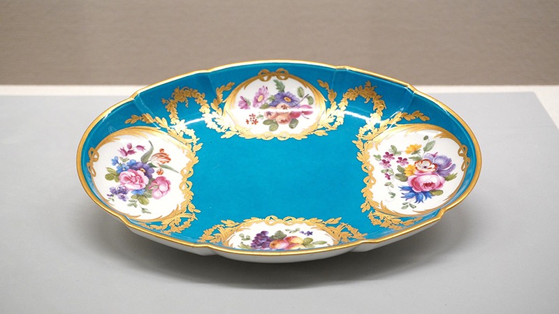 セーヴルとフランス宮廷が織りなす美の軌跡を辿る【細見美術館】