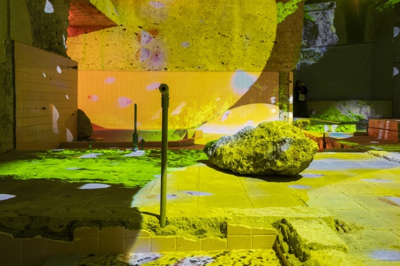 昭和の廃墟が 光と音のアート空間に──大谷グランド・センターで味わう“石のまち”の一日