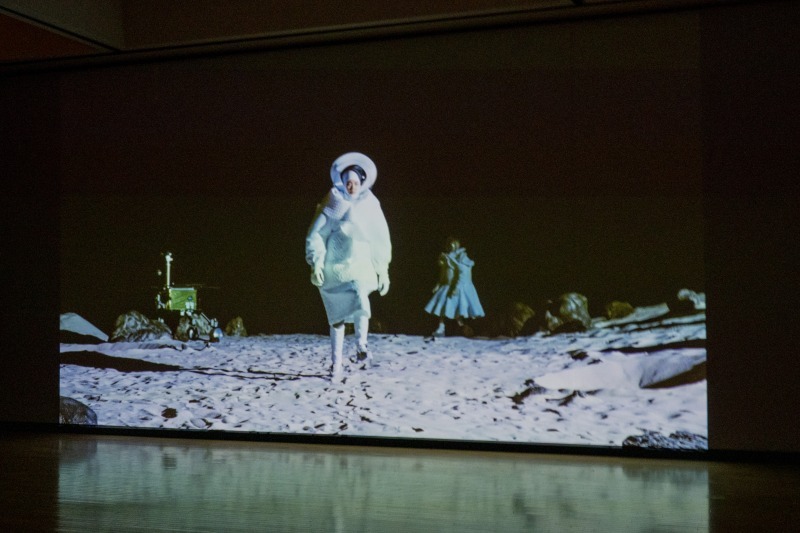 「かさねあわせ・かんそく・もつれ」でめぐる、宇宙＋量子＋芸術【東京都現代美術館】