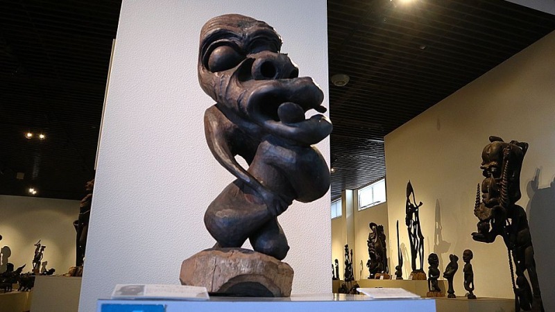 タンザニア生まれ！ポップでビビッドなティンガティンガ絵画【マコンデ美術館】