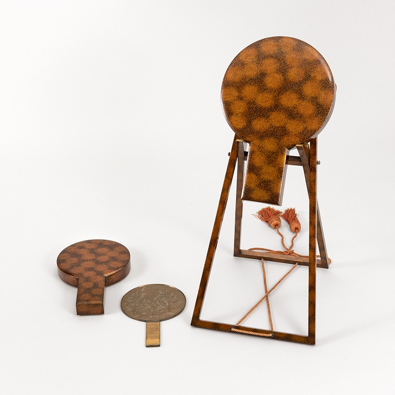 前期「鏡を見つめて」